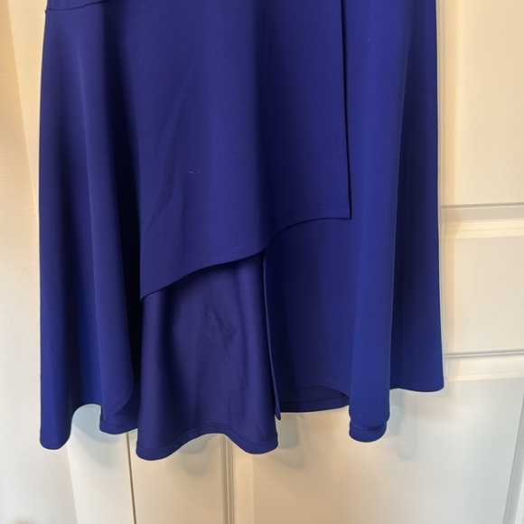 Vince Camuto V Neck Diagonal Hem Dress - Picture 7 of 13